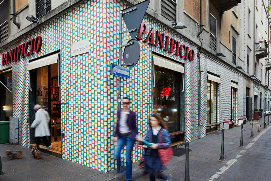 Обои Hermès  - удивительный дизайн на улицах Милана